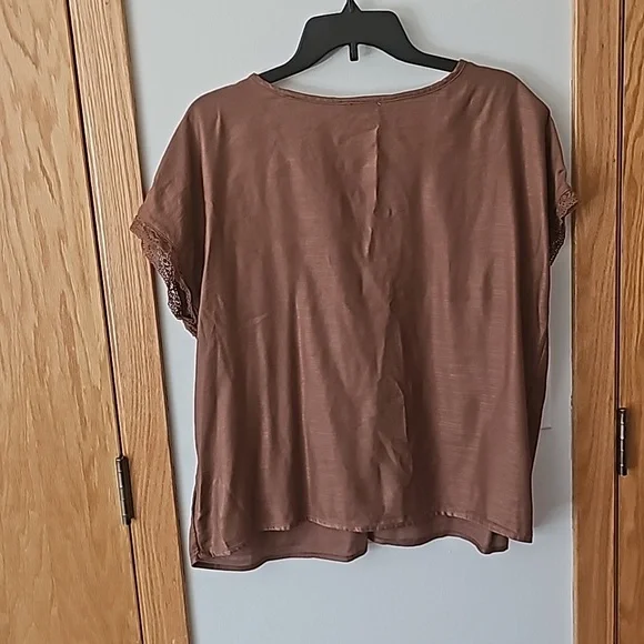 ana light brown top (L) - Picture 4 of 8